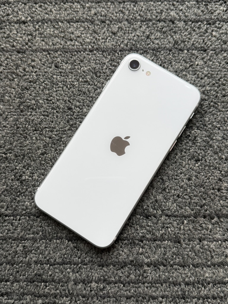 新宿店｜iPhone買取｜端末買取｜Apple iPhoneSE2 128GB ホワイト