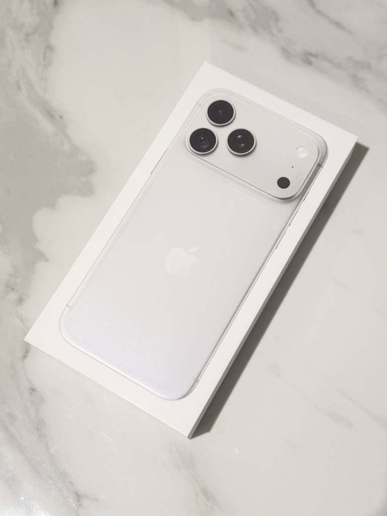 Apple iPhone18 Pro Max 512GB シルバー SIMフリー MJXA4J/A