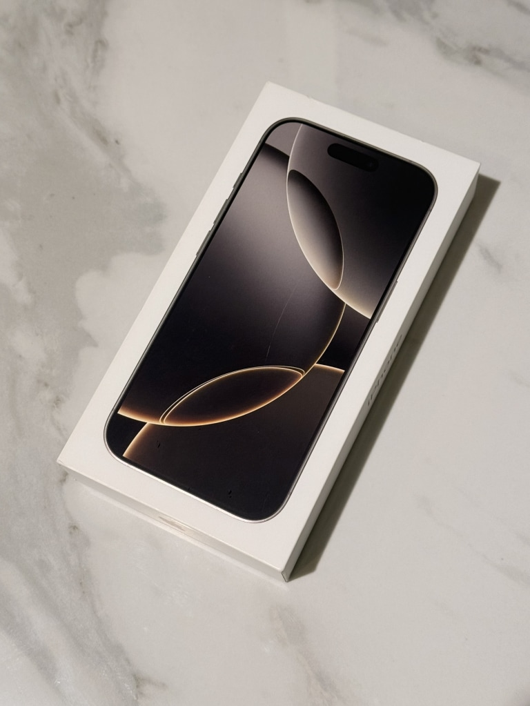 Apple iPhone16Pro 256GB ナチュラルチタニウム MYN33J/A