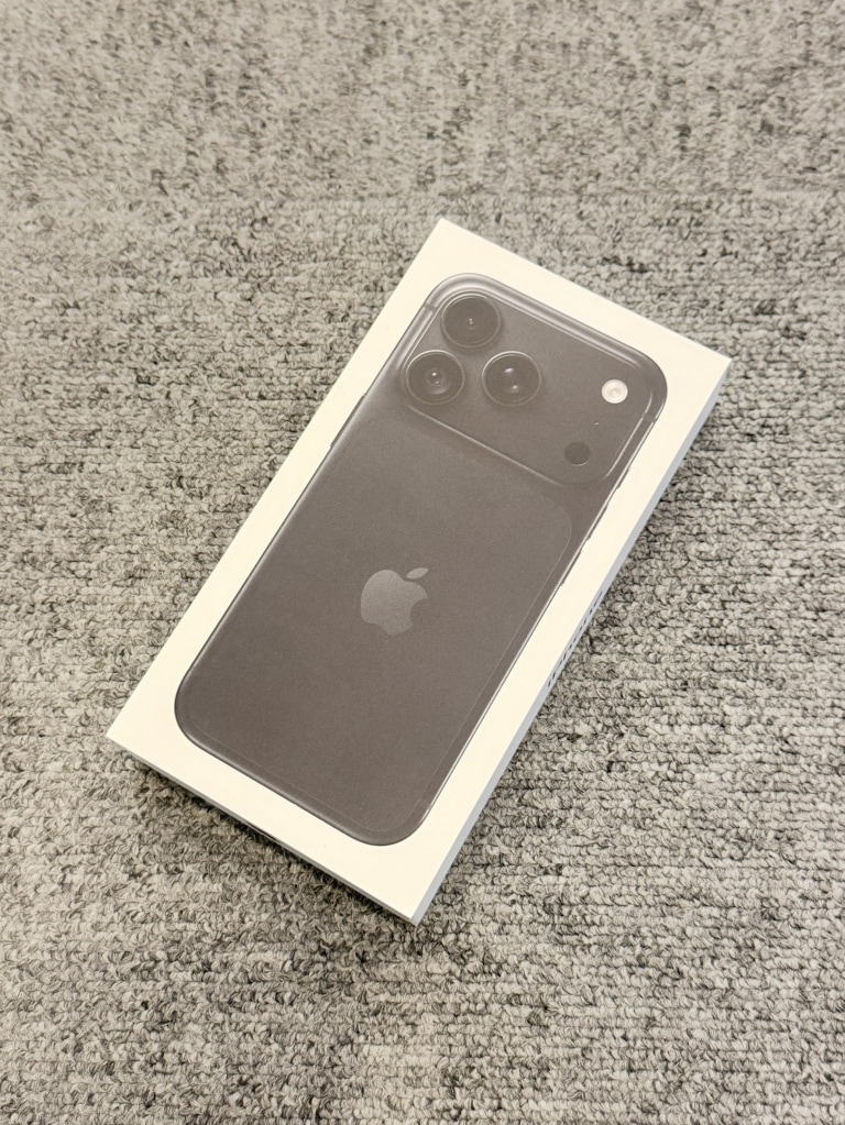 Apple iPhone18 Pro 2TB ブラック MJRK4J/A