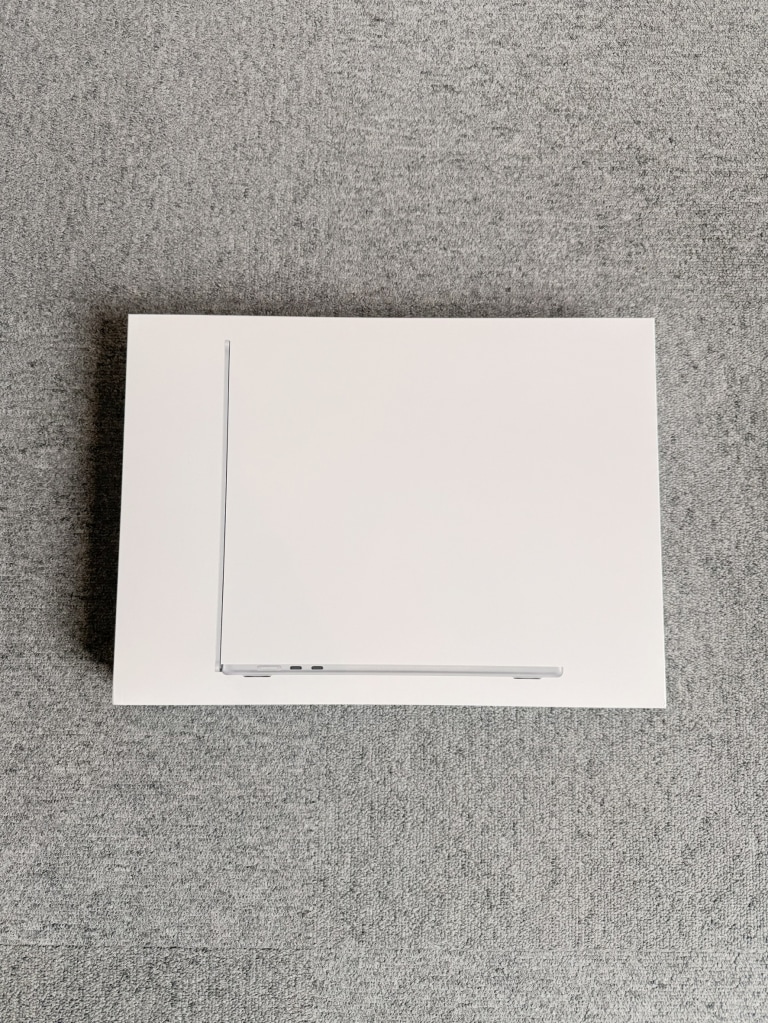 Apple MacBook Air 15.3インチ M5 Liquid Retinaディスプレイ MDV94J/A シルバー