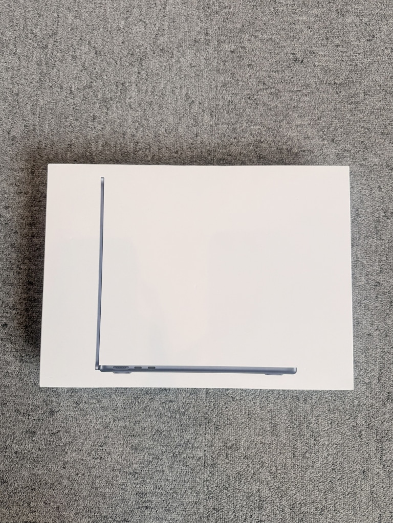 Apple MacBook Air 13.6インチ M4 16GB 512GB MW133J/A
