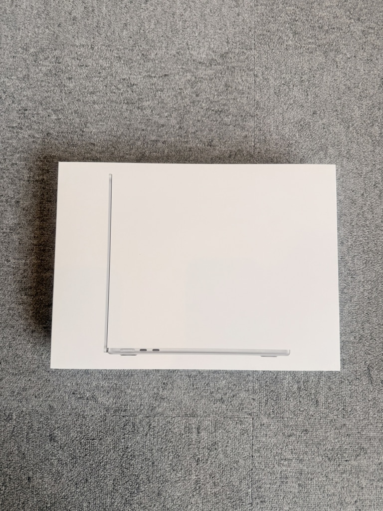 Apple MacBook Air 13インチ 2022 M2 8GB 256GB シルバー MLXY3J/A