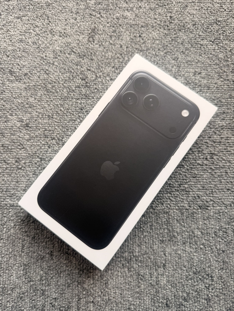 Apple iPhone 18 Pro Max 2TB ブラック MJXJ4J/A