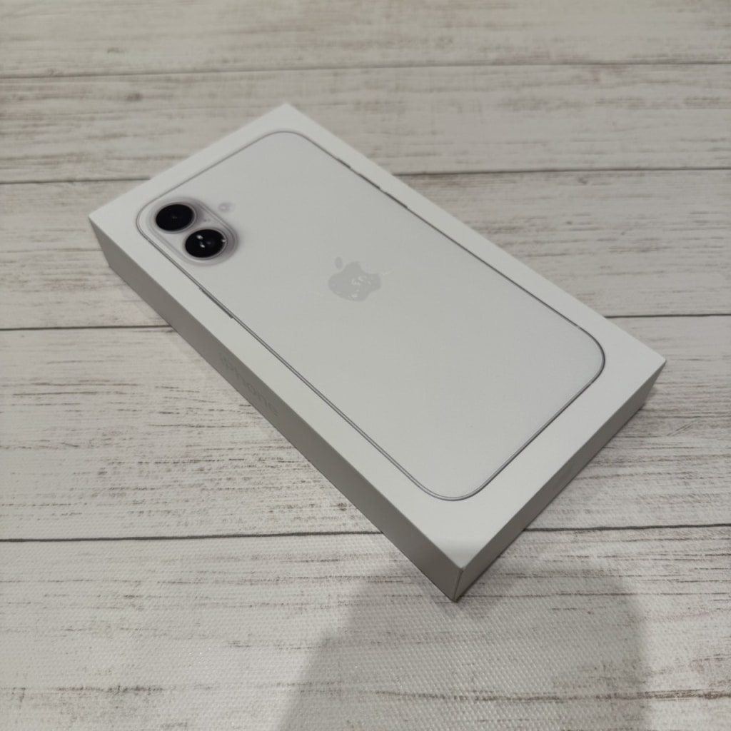 SIMロック解除(au)iPhone16 Plus 256GB ホワイト MXVH3J/A