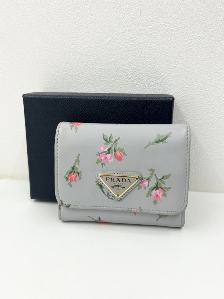 プラダ サフィアーノ 三つ折り財布 1MH043