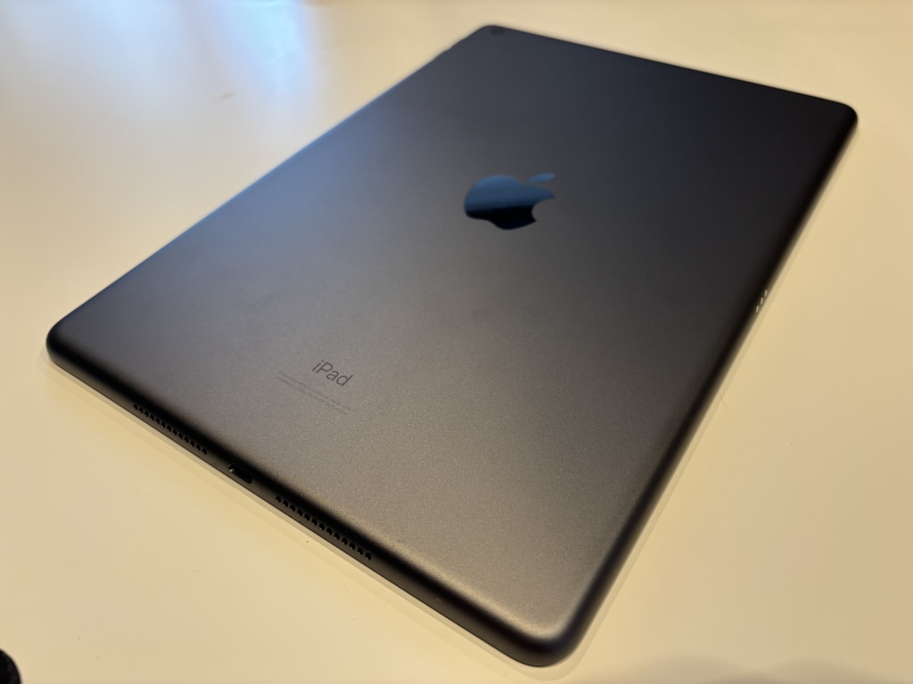 Apple iPad 第7世代 Wi-Fi 32GB スペースグレイ MW742J/A