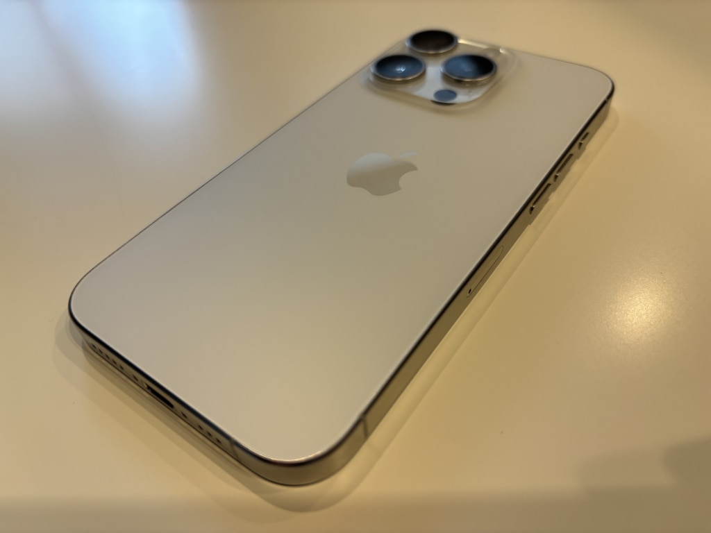 SIMロック解除(au) iPhone15Pro 128GB ホワイトチタニウム MTU83J/A