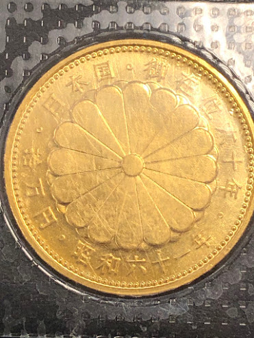 K24C(天皇陛下御在位60年 10万円金貨)