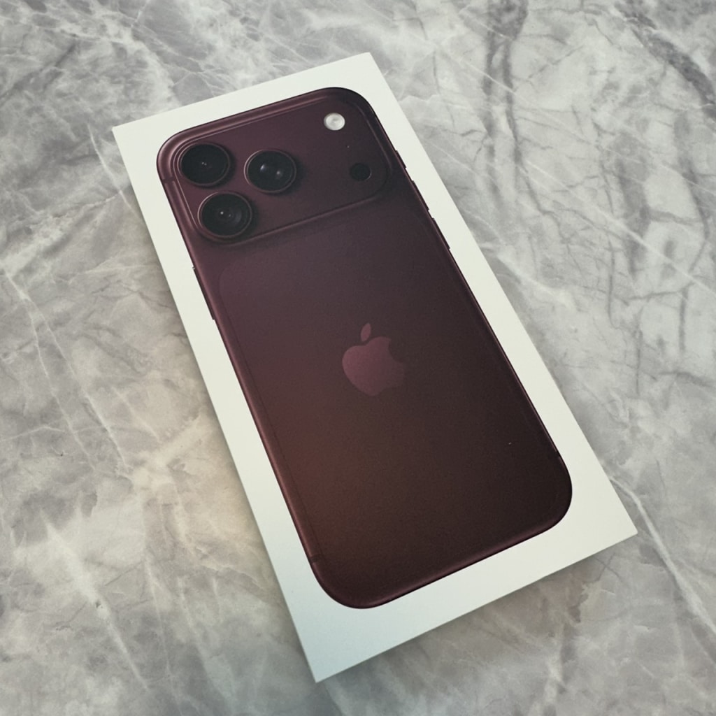 docomo/SIMロック解除 iPhone18Pro 512GB バーガンディ MJRD4J/A