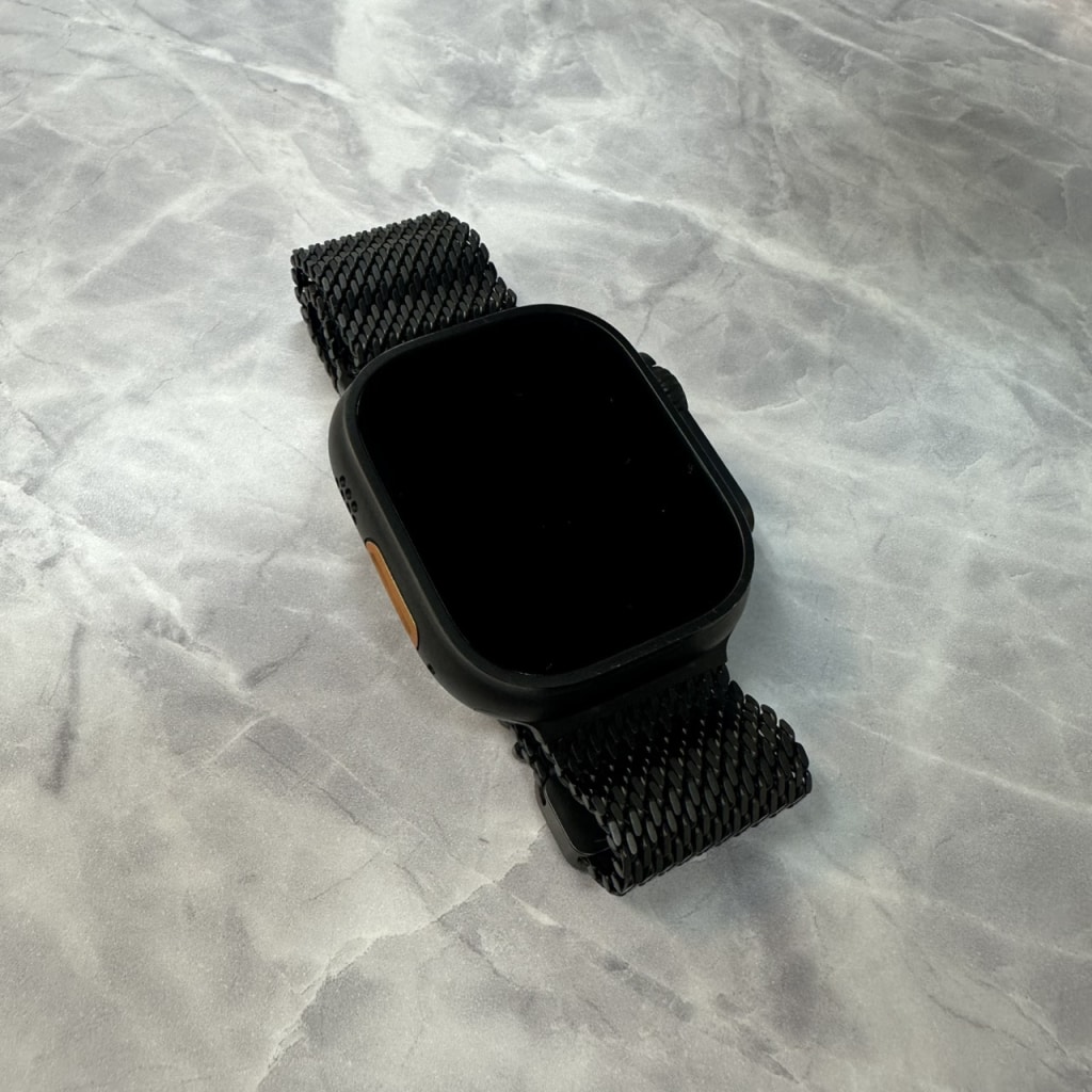Applewatch Ultra3 49㎜ ブラックチタニウムケース MF254J/A