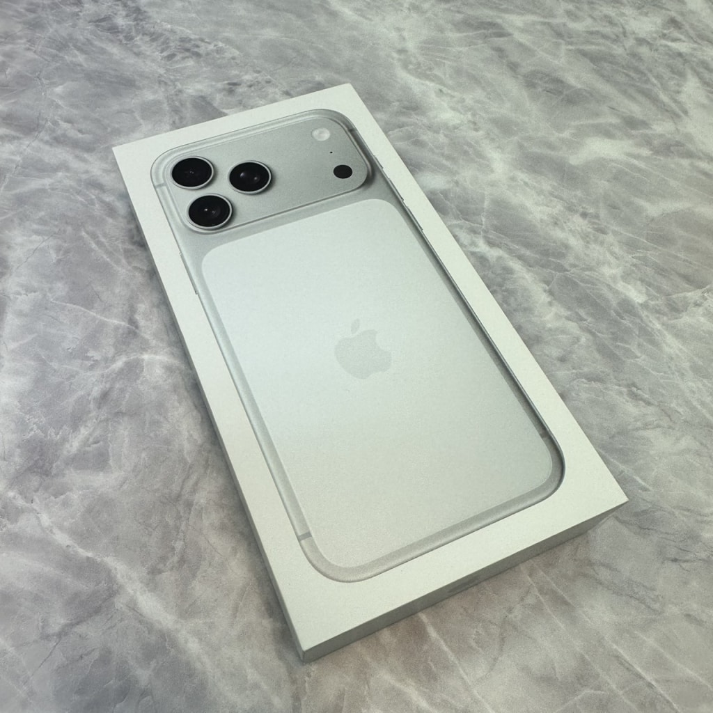Apple iPhone17 Pro Max 256GB シルバー MFY84J/A