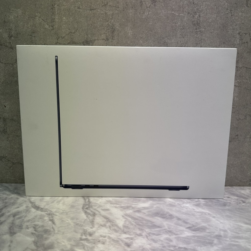 MacBook Air 13インチ M5 16GB/512GB ミッドナイト MDHE4J/A