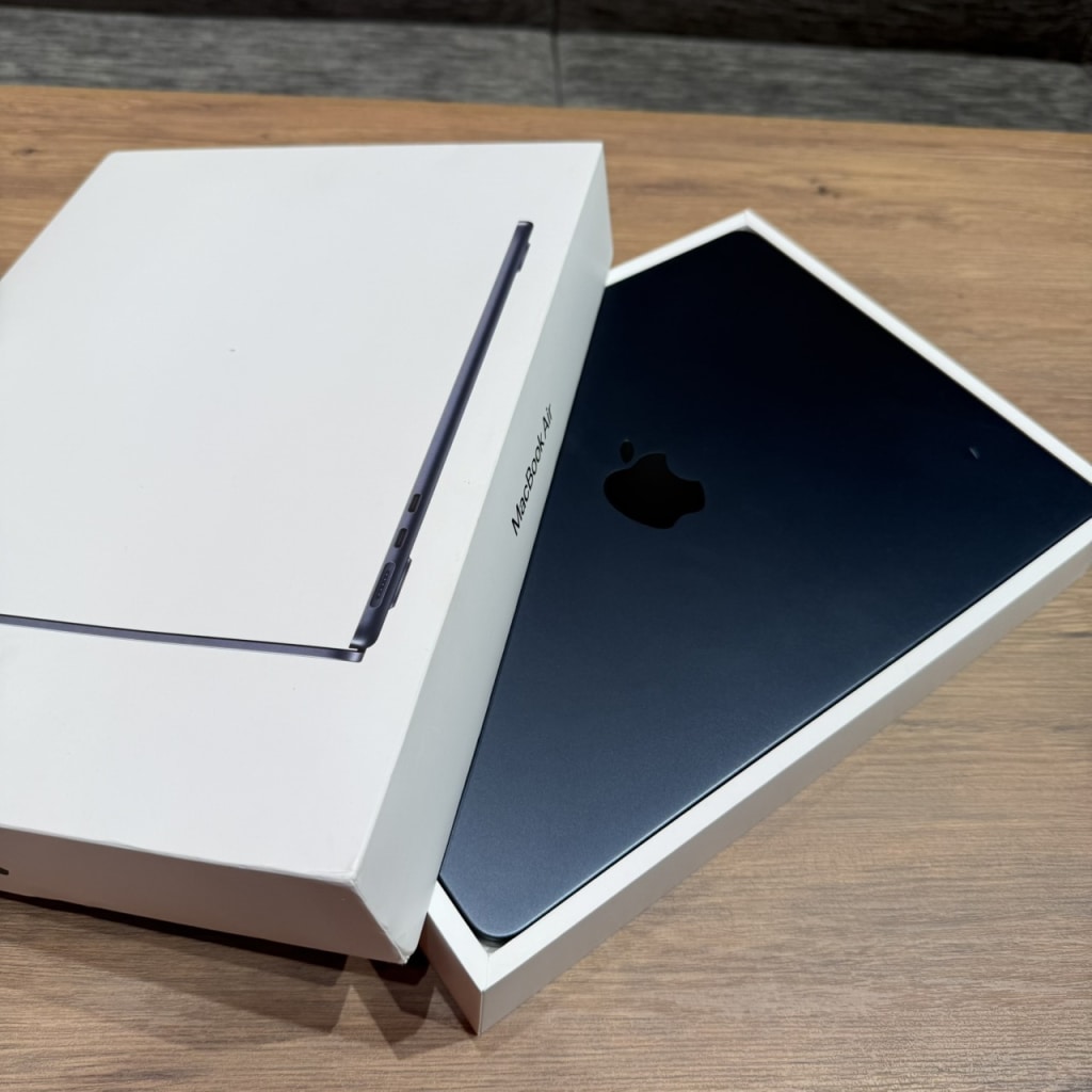 MacBook Air 13インチ M4 16GB 256GB ミッドナイト MW123J/A